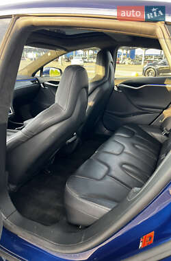 Лифтбек Tesla Model S 2015 в 