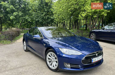 Лифтбек Tesla Model S 2015 в Киеве