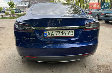 Лифтбек Tesla Model S 2015 в 