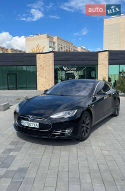 Лифтбек Tesla Model S 2014 в 
