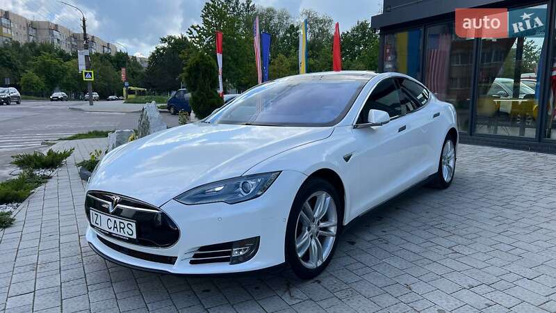 Ліфтбек Tesla Model S 2016 в Львові