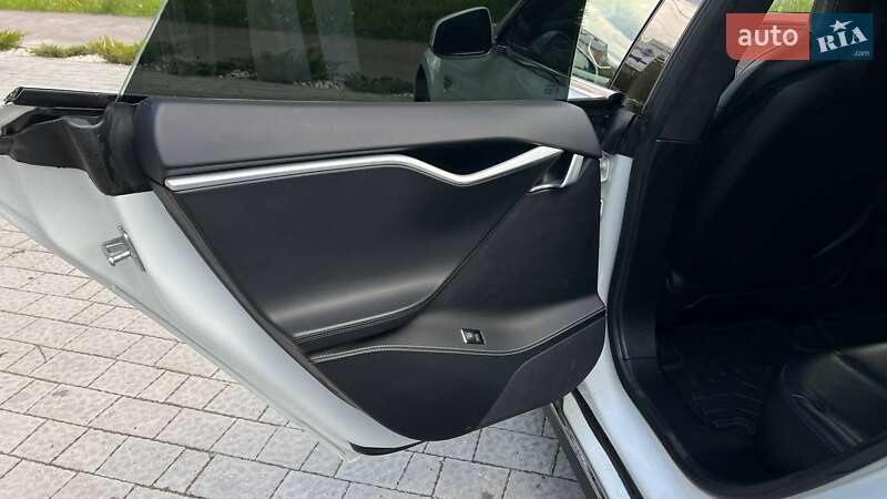 Ліфтбек Tesla Model S 2016 в Львові