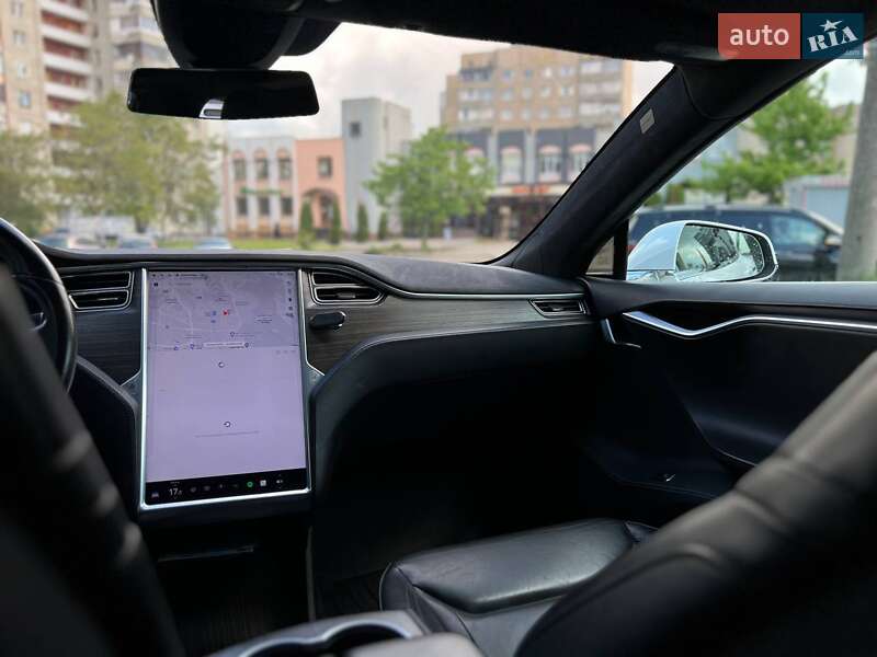 Ліфтбек Tesla Model S 2016 в Львові
