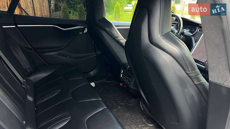 Ліфтбек Tesla Model S 2016 в Львові