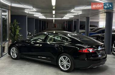 Лифтбек Tesla Model S 2013 в 