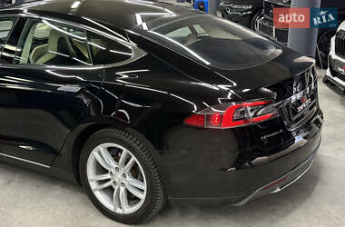 Лифтбек Tesla Model S 2013 в 
