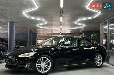 Лифтбек Tesla Model S 2013 в 