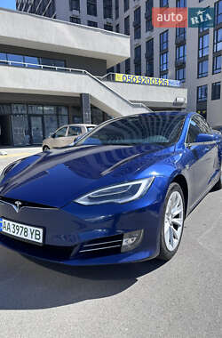 Лифтбек Tesla Model S 2017 в Киеве