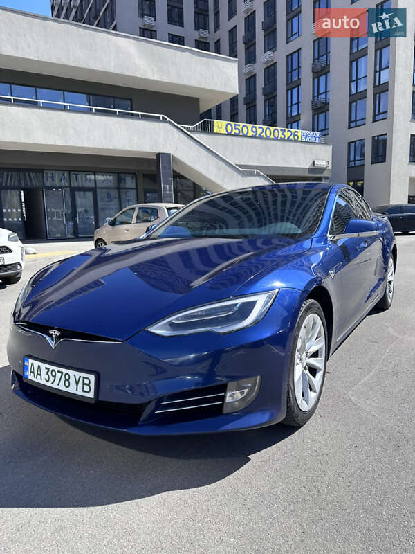 Лифтбек Tesla Model S 2017 в 