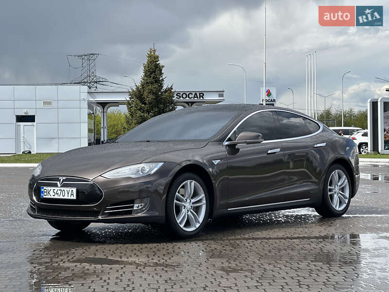 Tesla Model S 2013