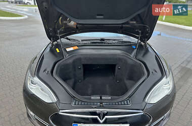 Лифтбек Tesla Model S 2013 в 