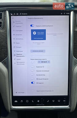 Лифтбек Tesla Model S 2013 в 