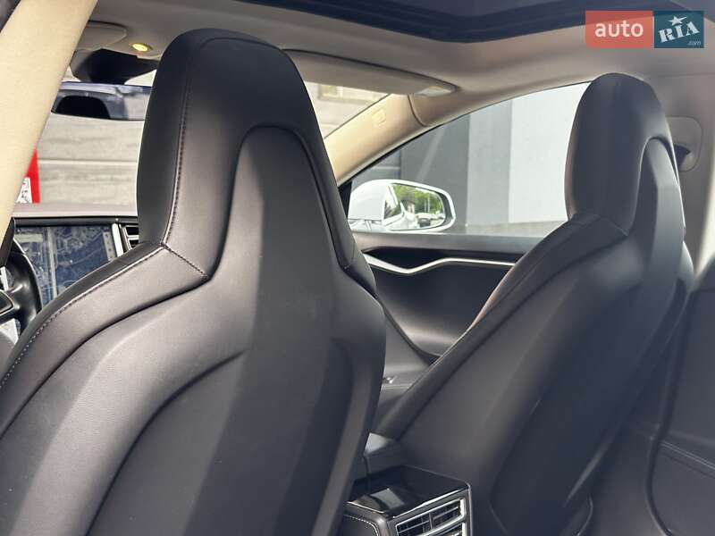 Лифтбек Tesla Model S 2015 в Киеве