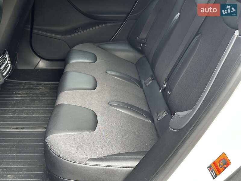 Лифтбек Tesla Model S 2015 в Киеве