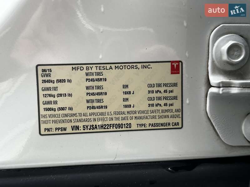 Лифтбек Tesla Model S 2015 в Киеве