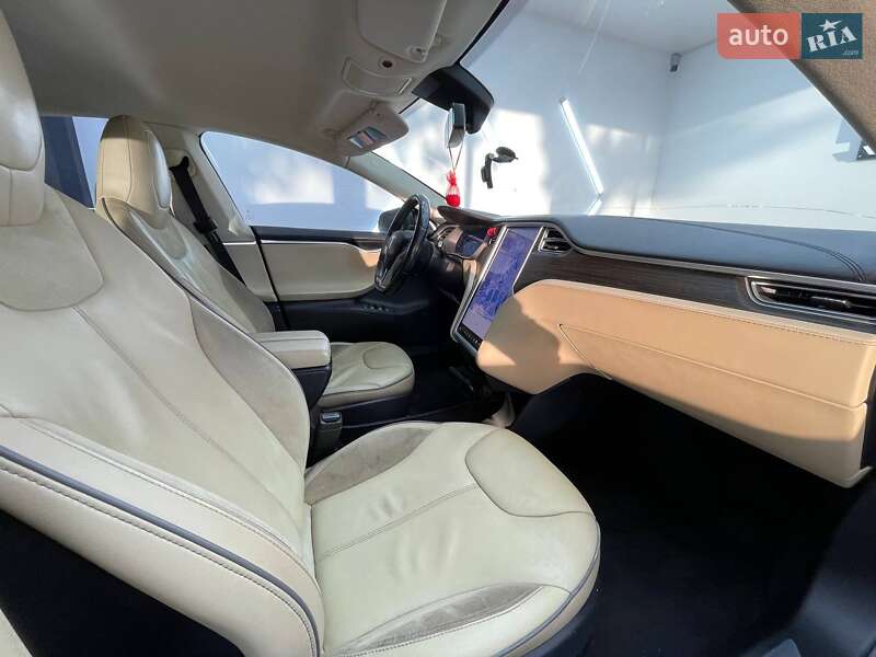 Лифтбек Tesla Model S 2014 в Киеве фото 19 Лифтбек Tesla Model S 2014 в Киеве