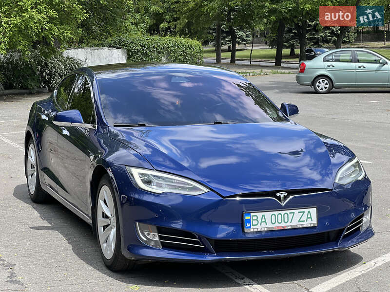 Ліфтбек Tesla Model S 2017 в Дніпрі