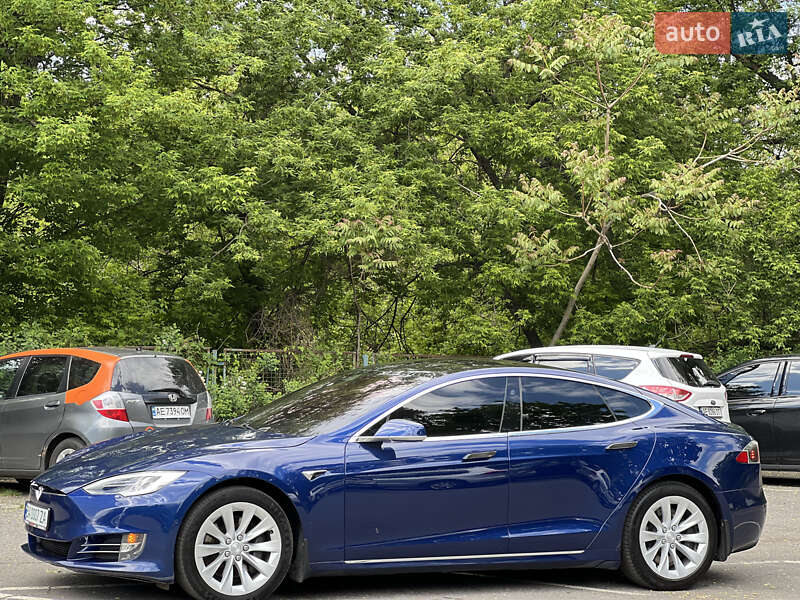 Ліфтбек Tesla Model S 2017 в Дніпрі