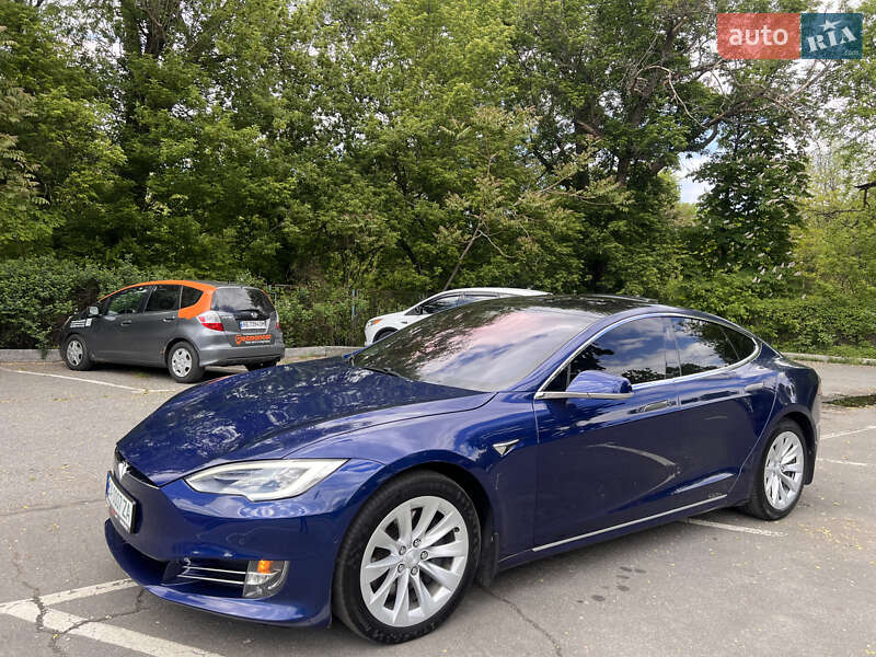 Ліфтбек Tesla Model S 2017 в Дніпрі