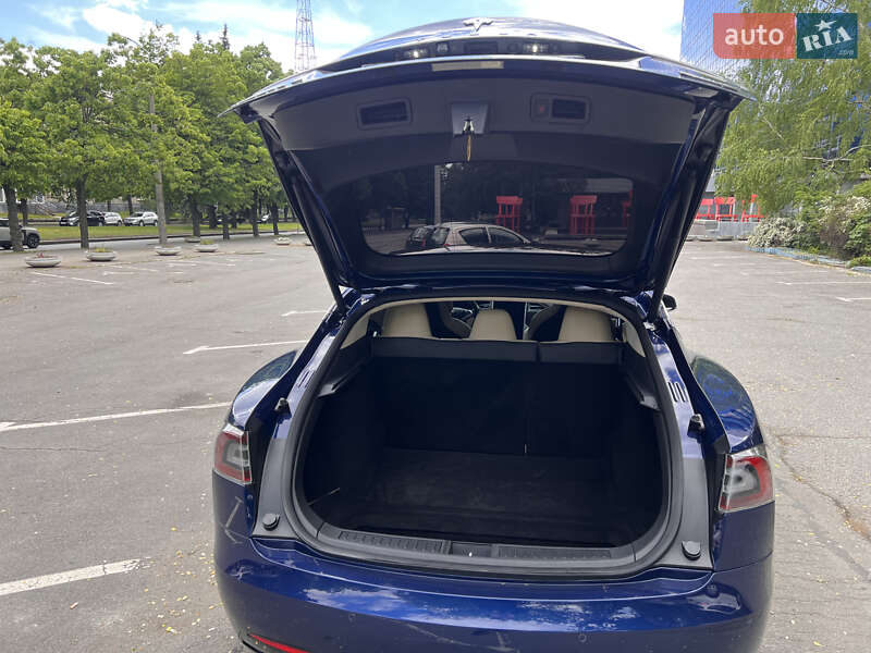 Ліфтбек Tesla Model S 2017 в Дніпрі