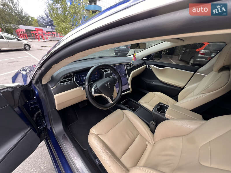 Ліфтбек Tesla Model S 2017 в Дніпрі