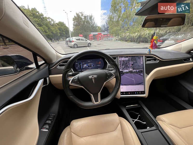 Ліфтбек Tesla Model S 2017 в Дніпрі