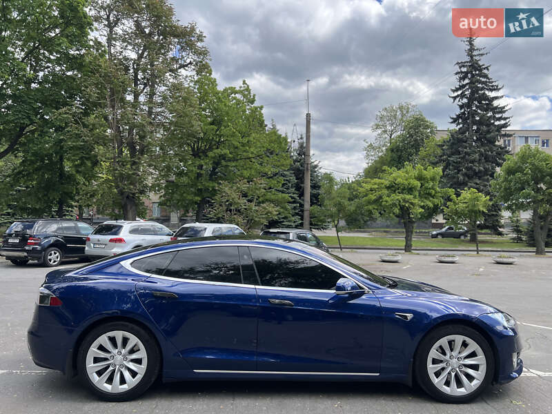 Ліфтбек Tesla Model S 2017 в Дніпрі
