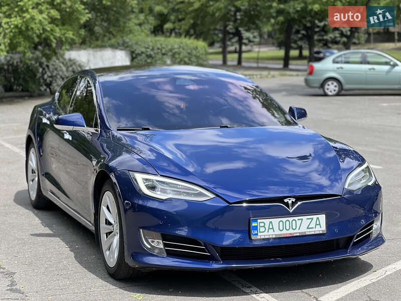 Ліфтбек Tesla Model S 2017 в Дніпрі