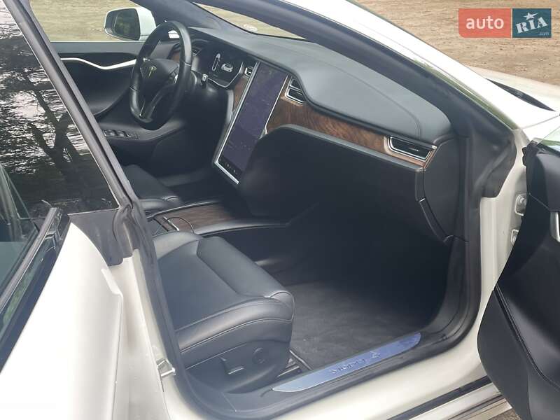 Лифтбек Tesla Model S 2017 в Львове фото 6 Лифтбек Tesla Model S 2017 в Львове