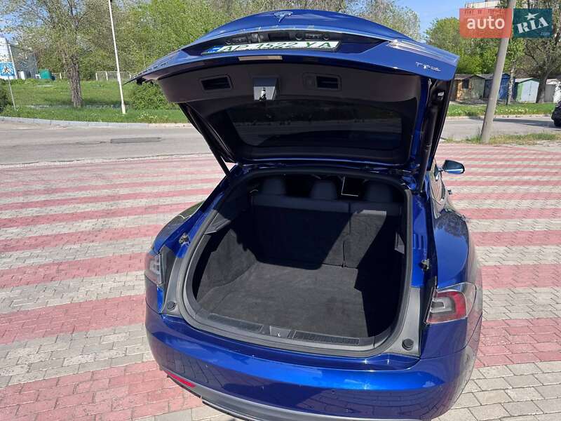 Лифтбек Tesla Model S 2016 в Запорожье