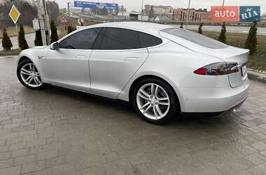 Ліфтбек Tesla Model S 2015 в Львові