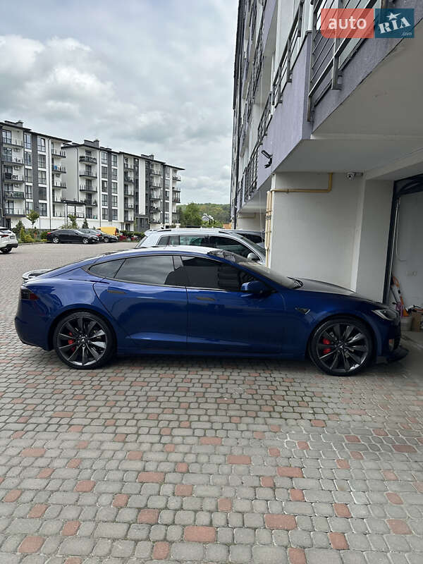 Лифтбек Tesla Model S 2016 в 