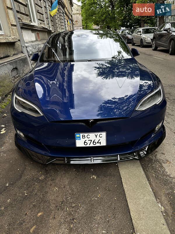 Лифтбек Tesla Model S 2016 в Львове