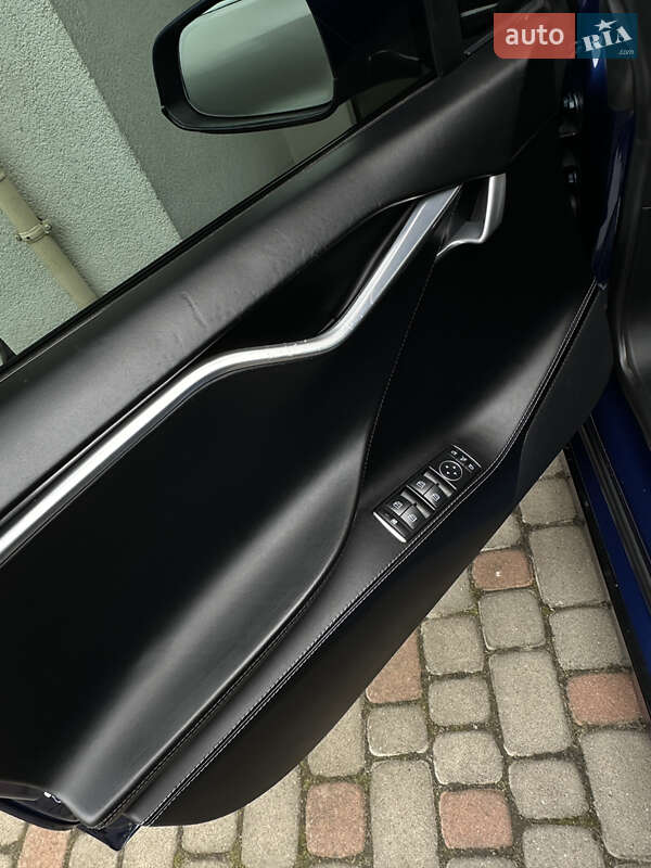 Лифтбек Tesla Model S 2016 в Львове