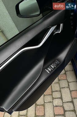 Лифтбек Tesla Model S 2016 в 
