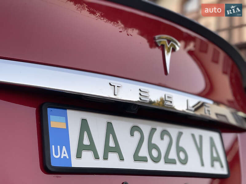 Ліфтбек Tesla Model S 2013 в Києві