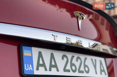 Лифтбек Tesla Model S 2013 в 