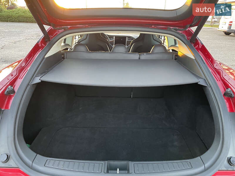 Ліфтбек Tesla Model S 2013 в Києві