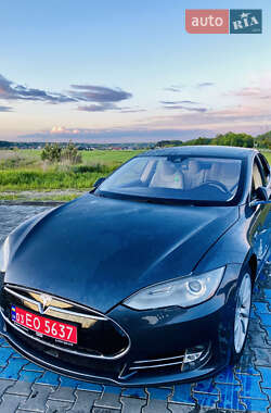 Ліфтбек Tesla Model S 2015 в 