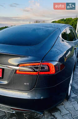 Ліфтбек Tesla Model S 2015 в 