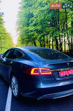 Ліфтбек Tesla Model S 2015 в 