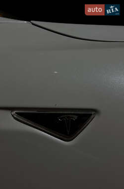 Лифтбек Tesla Model S 2014 в Черновцах