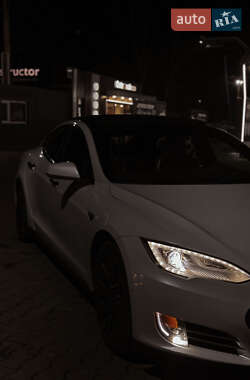 Лифтбек Tesla Model S 2014 в Черновцах