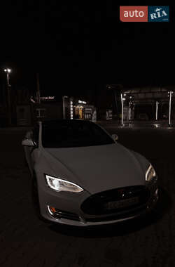 Лифтбек Tesla Model S 2014 в Черновцах