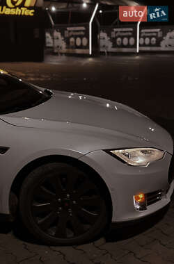 Лифтбек Tesla Model S 2014 в Черновцах