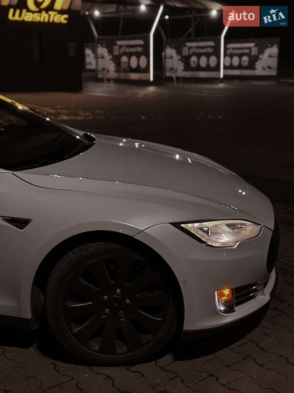Ліфтбек Tesla Model S 2014 в Чернівцях