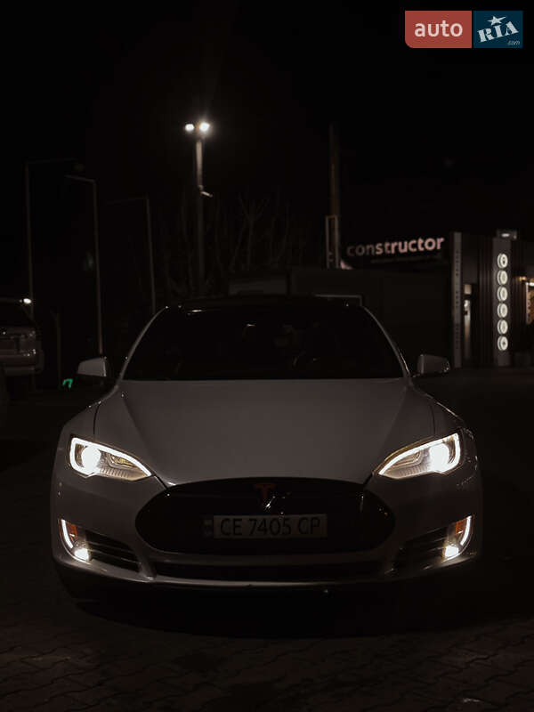 Седан Tesla Model S 2014 в Черновцах