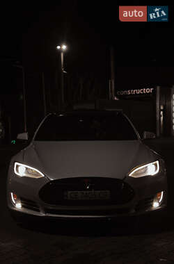 Седан Tesla Model S 2014 в 