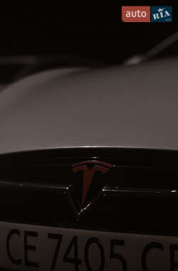 Седан Tesla Model S 2014 в 