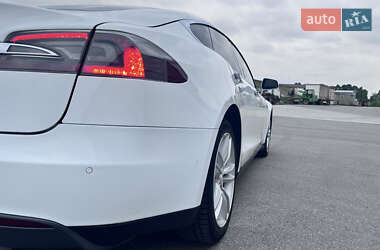 Лифтбек Tesla Model S 2015 в 